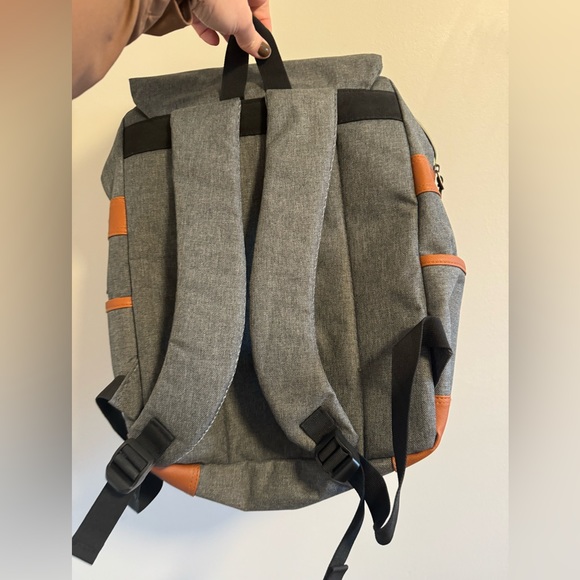 Backpack - Picture 3 of 4